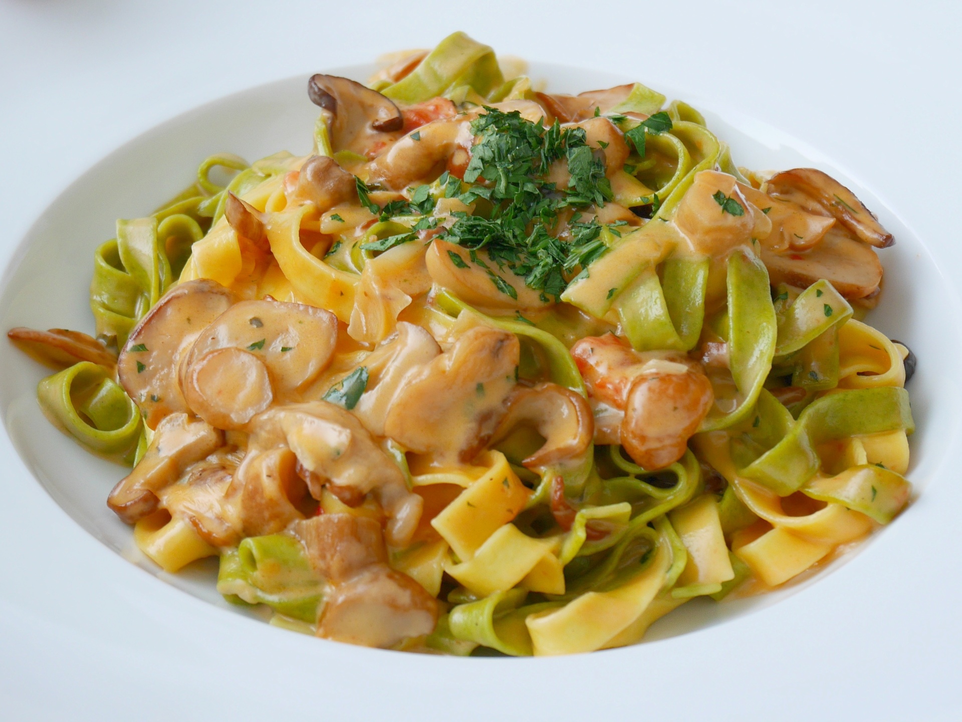 Zweierlei Tagliatelle mit Steinpilzen